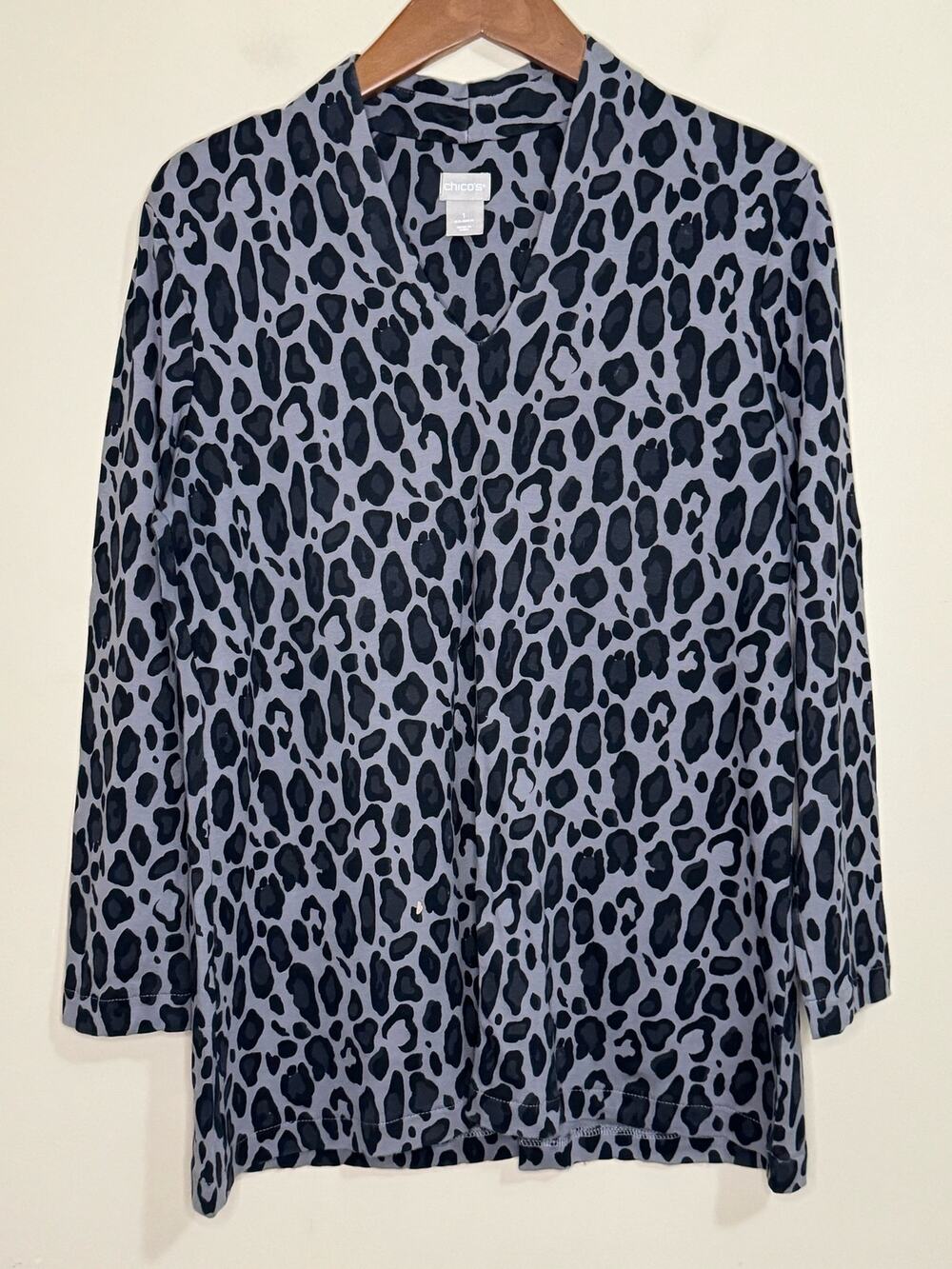 Chico's Cheetah Print Top Womens 1 M 8 V Neck Long Sleeve Pullover Pima Cotton